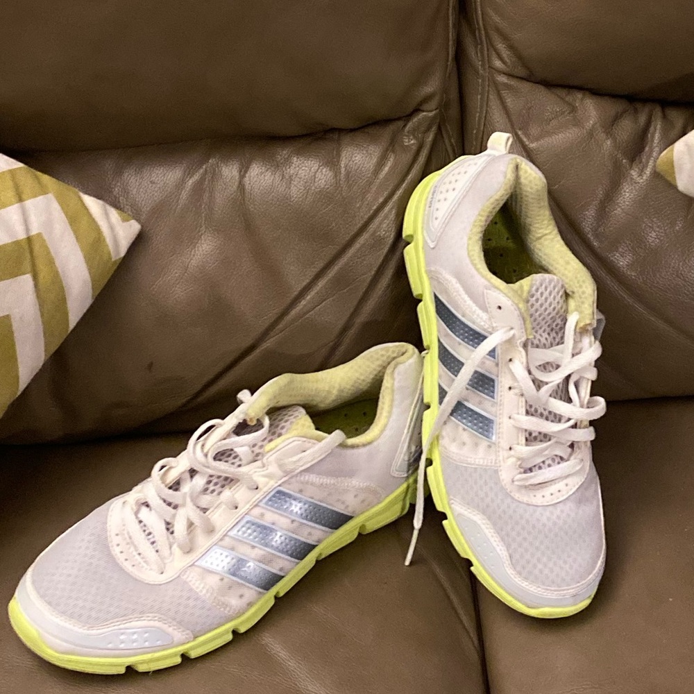 Aidas sneaker